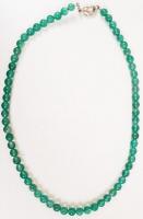 Szintetikus zöld gyöngysor /
green necklet