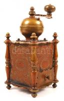 Szecessziós kávédaráló, bronz-réz, kézi munka, gazdagon díszítve, jelzés nélkül, m:24,5 cm, 13×13 cm...
