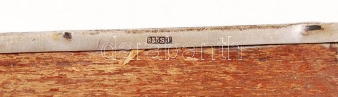 Ezüst (Ag) cigaretta kínáló doboz belsejében fa berakással, jelzett, 10x9x2,5 cm, br: 166,7 g /
silv...