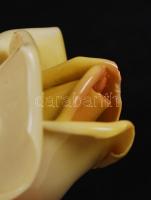 Ens sárga porcelán rózsa apró lepattanással, 10x6 cm