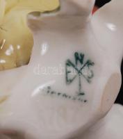 Ens sárga porcelán rózsa apró lepattanással, 10x6 cm