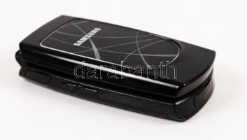 Samsung SGH-X160 típusú használt mobiltelefon, töltővel, használati útmutatóval, benne Vodafone SIM-...