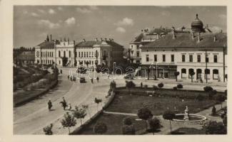 30 db modern, fekete-fehér magyar képeslap az '50-'60-as évekből / 30 modern, Hungarian bl...