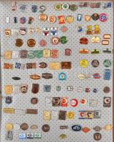 Jugoszlávia ~1970-1980. 3160db vegyes kitűző 6db albumba rendezve T:vegyes
Yugoslavia ~1970-1980. 31...