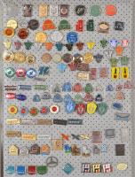 Jugoszlávia ~1970-1980. 3160db vegyes kitűző 6db albumba rendezve T:vegyes
Yugoslavia ~1970-1980. 31...