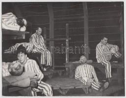 cca 1960-1970 Jelenet a Nő a barakkban című színdarabból, 15x20 cm