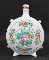 3 db porcelán kulacs: 2 db hollóházi népi virágmintás porcelán kulacs dugóval, és dugó nélkül, hibát...