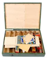 Óriási gyufacímke rendező, több ezer gyufacímkével, két házilag készített fa dobozban