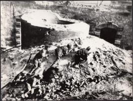 cca 1944 2 db 2. világháborús fotó a budapesti harcokról / World War II. military photos 24x17 cm