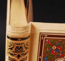 Madách Imre: Az ember tragédiája. Zichy Mihály húsz képével rézfénymetszetben. 3. díszkiadás
Bp. 189...