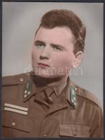 cca 1960-1970 Határőr szakaszvezető portréja, színezett fotó, 24x18 cm