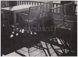 cca 1930-1940 Reich Péter Cornel: Terasz, napsütésben, vintage fotóművészeti alkotás, pecséttel jelzett, 17x24 cm