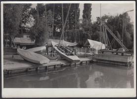 cca 1950-1960 Tiszavölgyi József: Balatoni életképek, pecséttel jelzett, 4 db fotó, 12x17 cm