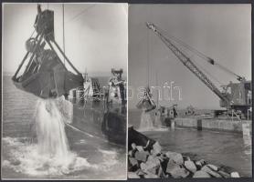 1949 Tiszavölgyi József: Kotróhajó a siófoki móló bejáratánál, 2 db fotó, feliratozva, 17x12 cm