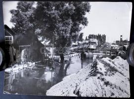 1954 Tiszavölgyi József: Védekezés a Duna áradásakor, védőgát (nyúlgát) építése a Hajógyári-szigeten...