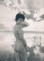 cca 1970 Balatoni hableány, finoman erotikus fénykép, 9x12 cm / erotic photo