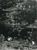 1975 Czeizing Lajos (1922-1985): Dunakanyar, tájkép, jelzetlen, bemutatva a Magyarország ma című fotókiállításon 1975-ben, a Magyar Munkásmozgalmi Múzeumban, publikálva a kiállítás katalógusában, 24x17 cm