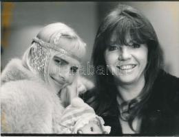 1968 Zalatnay Sarolta bemutatkozása a Táncdalfesztiválon, és 30 évvel később Chicolinával, 22x15 cm ...