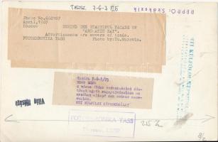 1967 Yu. Muravin: Hong Kong, éjszakai városkép, sajtófotó a moszkvai Fotokronika TASS-tól, 3 nyelven...