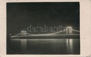 1937 Budapest, a Lánchíd fényrajza privát fotóképeslapon, 14x9 cm