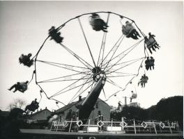 cca 1970-1980 Engi László: Óriáspók, vintage fotóművészeti alkotás, feliratozott, 18x24 cm