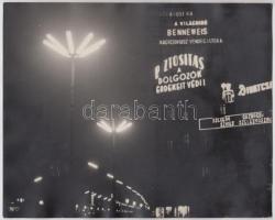 cca 1960-1970 A főváros éjszakai fényei neonreklámokkal, 20x25 cm