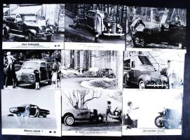 cca 1950-1980 Régi autók régi filmekből, 13 db filmfotó feliratozva, 18x24 cm
