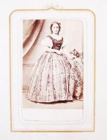 cca 1860-1870 Vizitkártya album, 26 db keményhátú fényképpel (főleg Czanzi és Heller műterméből) egy...