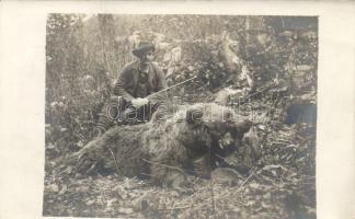 1912 Magyar medvevadász / Hungarian bear hunter, photo