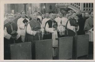 12 db vegyes háború előtti motívumlap, nagyrészt vallási téma / 12 pre-1945 mainly religious postcards