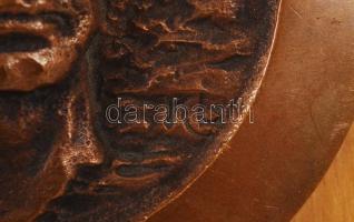 R. Kiss Lenke (1926-2000): "Jó szerencsét!", bronz plakett fára erősítve, jelzett, d:10 cm