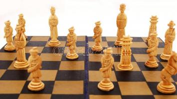 XX. sz. eleje: Kínai elefánt?-csont, faragott igényes sakk készlet. Hiánytalan, jó állapotban, saját...