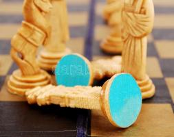 XX. sz. eleje: Kínai elefánt?-csont, faragott igényes sakk készlet. Hiánytalan, jó állapotban, saját...