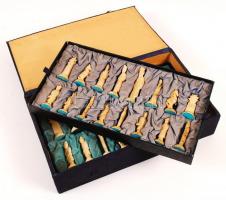 XX. sz. eleje: Kínai elefánt?-csont, faragott igényes sakk készlet. Hiánytalan, jó állapotban, saját...