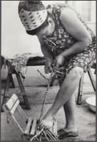 cca 1960-1970 Nehéz munka: gyékényfonás, szociofotó, 24x16 cm