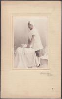 1929 Simonyi: Kislány, ápolónő szerepében; kartonra ragasztva; aláírva; fotóméret: 15x10 cm, karton 28x18 cm