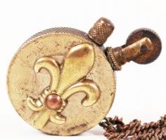 Saját készítésű cserkész öngyújtó, láncon, 5×36 cm