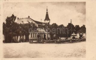 Barcarozsnyó, Rosenau; Regina Maria park, square