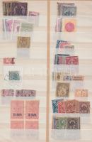 Régi külföldi okmánybélyegek, levélzárók, stb néhány száz darab, berakóban