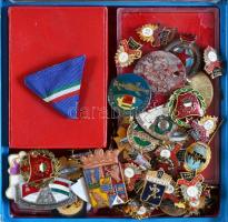 Doboznyi vegyes magyar és külföldi kitüntetés, jelvény, emlékérem, főleg a szocialista időszakból, k...