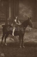 Woman with horse 'Amag 61052/6' (gluemark)