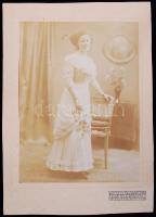 cca 1900-1910 Székely Aladár(1870-1940) felvétele egy hölgyről, képe felülete foltos, kartonra ragasztva, jelzett, kép: 14x19 cm, karton: 18x26 cm