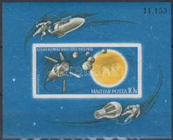 1965 Az űrkutatás eredményei vágott blokk (4.000)