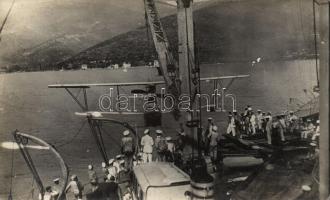 K.u.K. marine, lifting an aeroplane, photo
