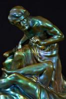 Zsolnay Káin és Ábel kisplasztika (Kapás Nagy Mihály), plasztikusan formált fehér cserép, zöld opak ...