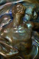 Zsolnay Káin és Ábel kisplasztika (Kapás Nagy Mihály), plasztikusan formált fehér cserép, zöld opak ...