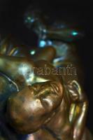 Zsolnay Káin és Ábel kisplasztika (Kapás Nagy Mihály), plasztikusan formált fehér cserép, zöld opak ...