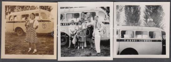 1941-1945 Tábori Színház autóbusza és a színészek, 3 db fotó, 6x6 cm