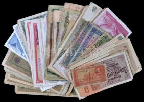 100db vegyes külföldi bankjegy T:vegyes
100pcs of mixed banknotes C:mixed