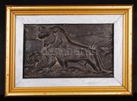 Vadászó oroszlánok, ón falikép, jelzett, keretben, 12×20 cm